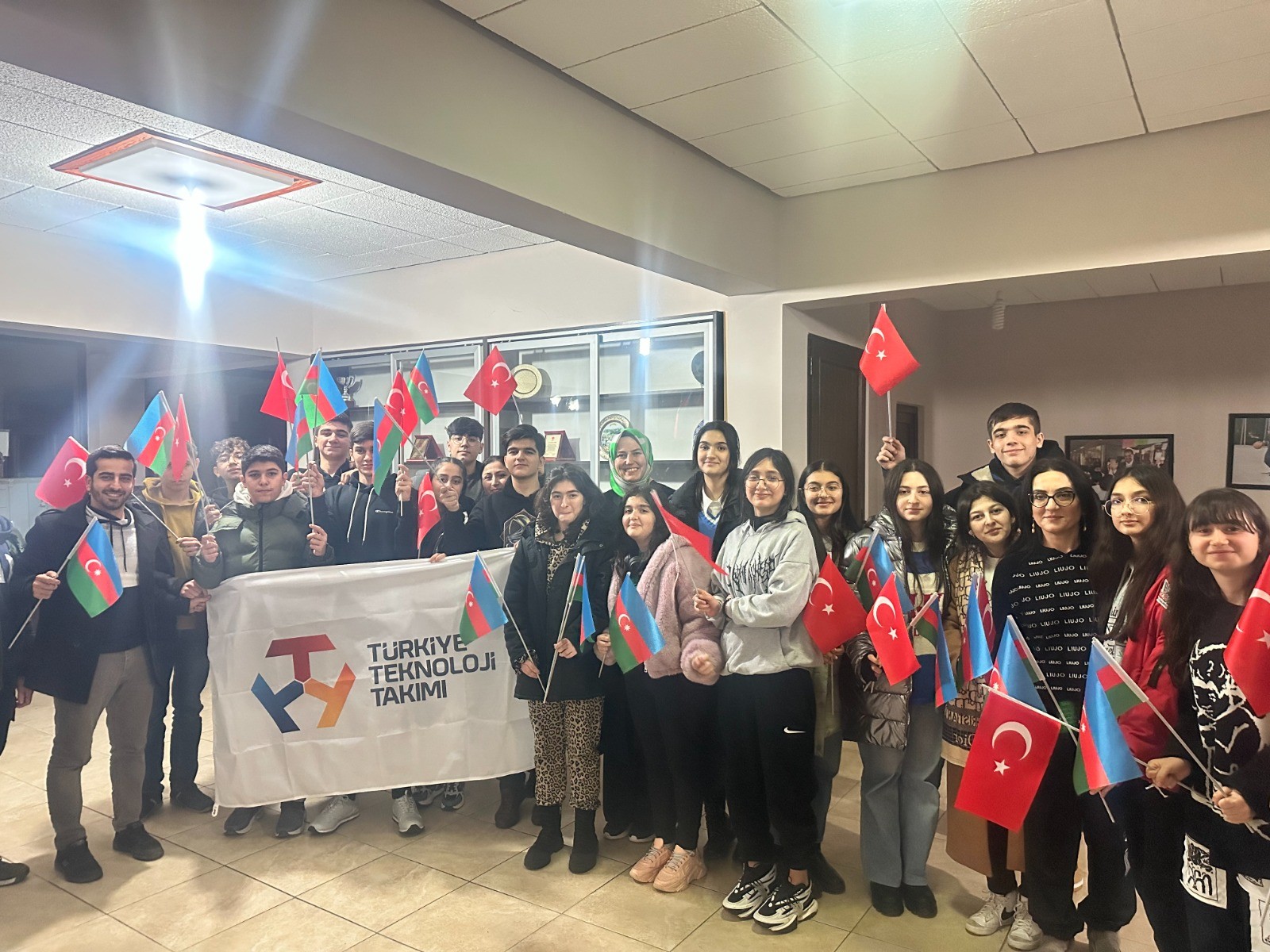 Azerbaycanlı çocuklara kış kampında unutulmaz anılar