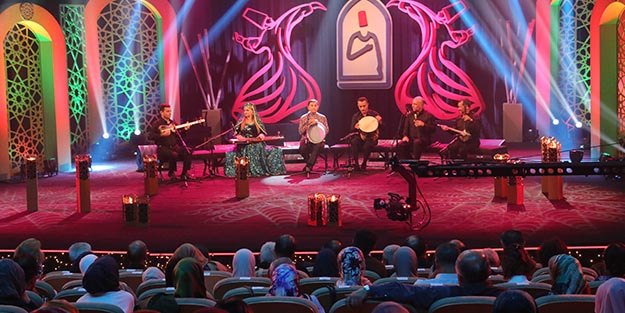 Azerbaycanlı halk sanatçısı Nebizade, Konya'da sahne aldı