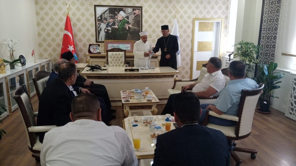 Azerbaycanlı papazlar, müftü vekilini ziyaret etti 