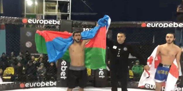 Azerbaycanlı sporcu Ermeni rakibini evire çevire yendi