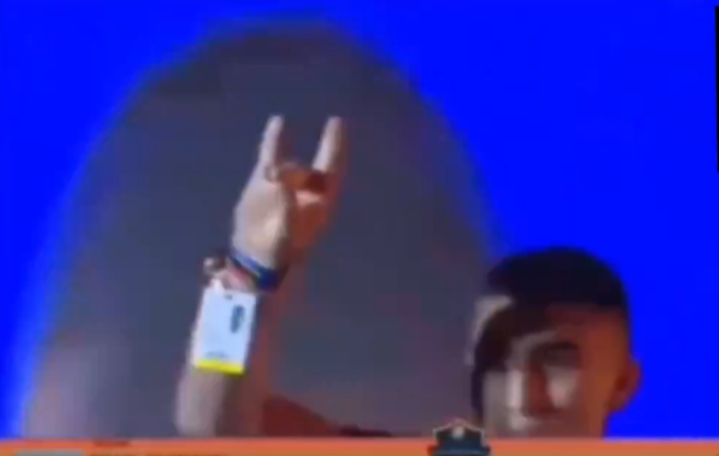 Azerbaycanlı sporcu Ermeni rakibini yendi bozkurt selamı verdi