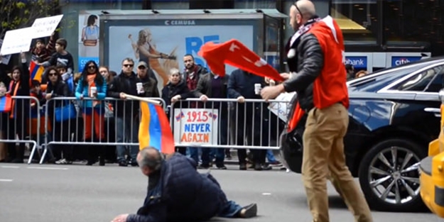 Azeri genç, Türk bayrağını Ermenilerden kurtardı