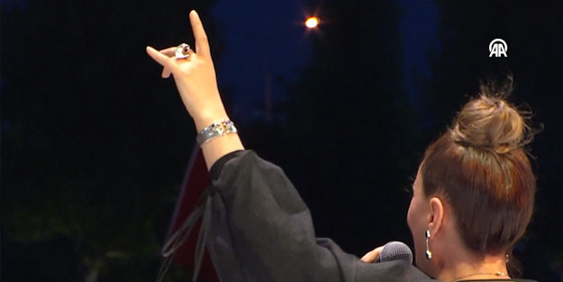 Azerin'den 'Bozkurt' işareti! Cumhurbaşkanı Erdoğan alkışladı