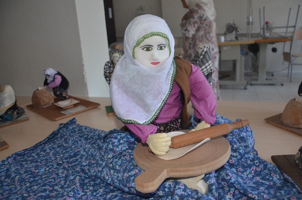 "Azet Bacı" barbie bebeğe rakip 