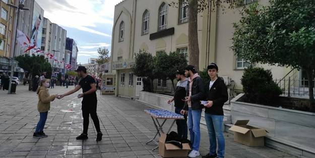 Azgın azınlığın hedefindeki TÜGVA’lı gençlerden Mevlid-i Nebi Haftası'nda anlamlı kampanya