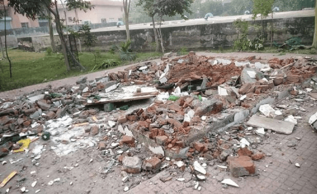 Azgın Hindular şimdi de türbe yıktı