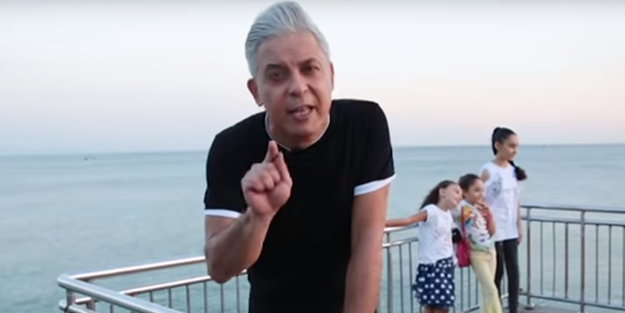 Azgın Kemalistler, tuzu kuru liberaller, rahatsız İslamcılar iyi izleyin! “Her şey beleş” dedi ve öve öve bitiremedi