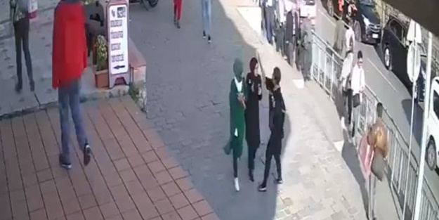 Azgın laikçi kafa yine sahnede! Başörtülü kızlara alçak saldırı