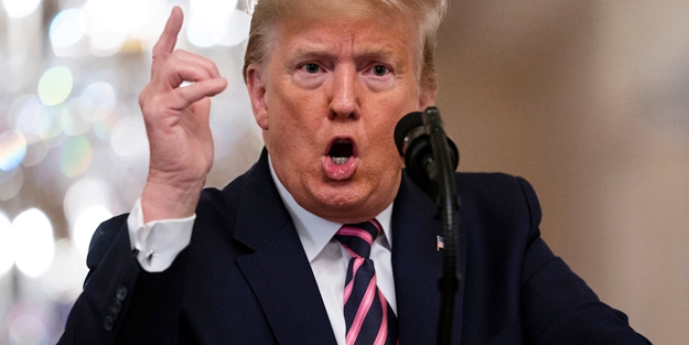 Azil soruşturmasından yırtan Trump kıyıma başladı!