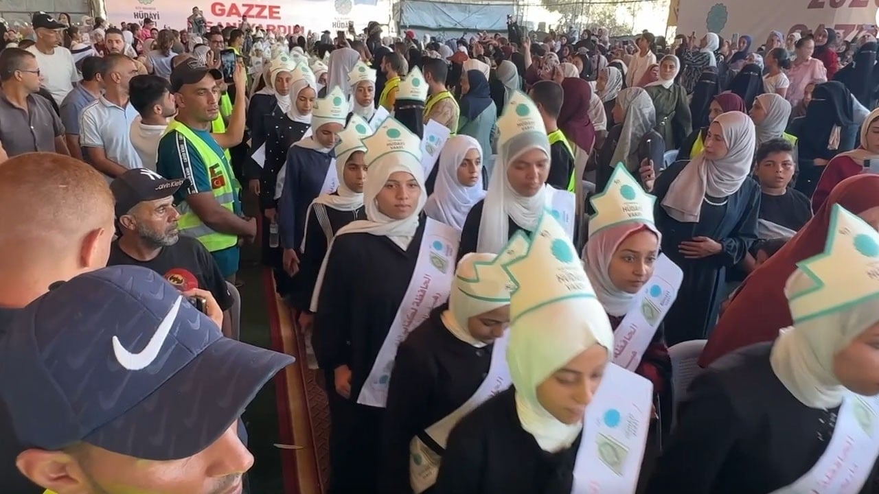 Aziz Mahmud Hüdayi Vakfı Gazze'de Kur'an-ı Kerim'i ezberleyen 300 öğrenciyi ödüllendirdi