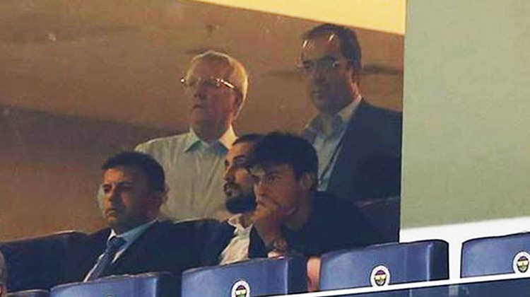 Aziz Yıldırım maçı böyle izledi! Dayanamadı...