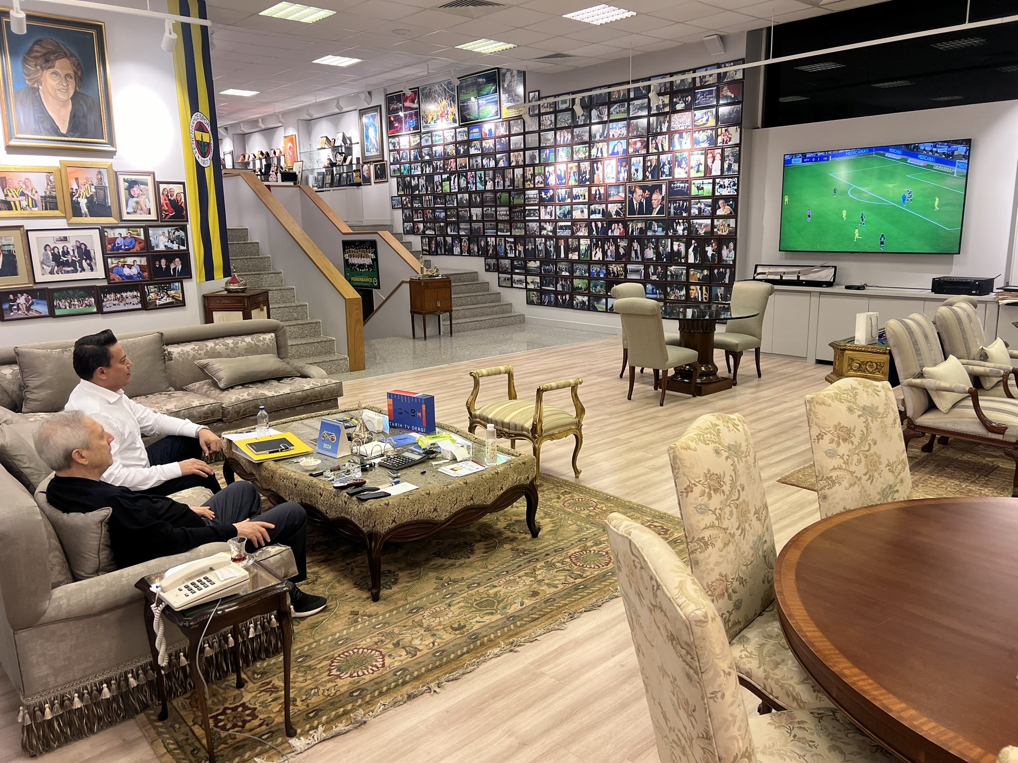 Aziz Yıldırım’ın Erdoğan fotoğrafı sosyal medyayı salladı! Fenerbahçe maçını izlerken paylaştı! O detay olay oldu