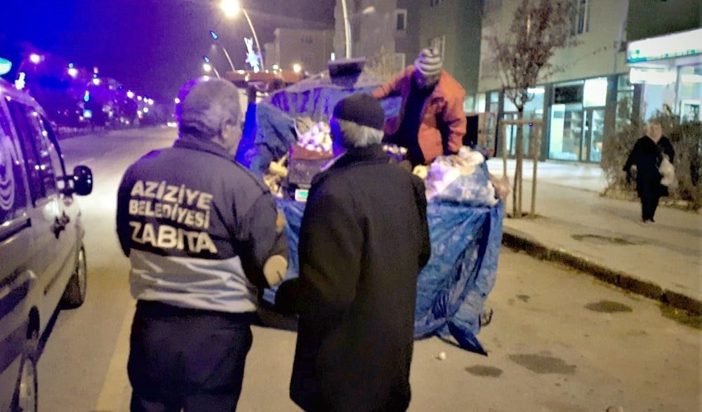 Aziziye zabıtasından gece mesaisi 
