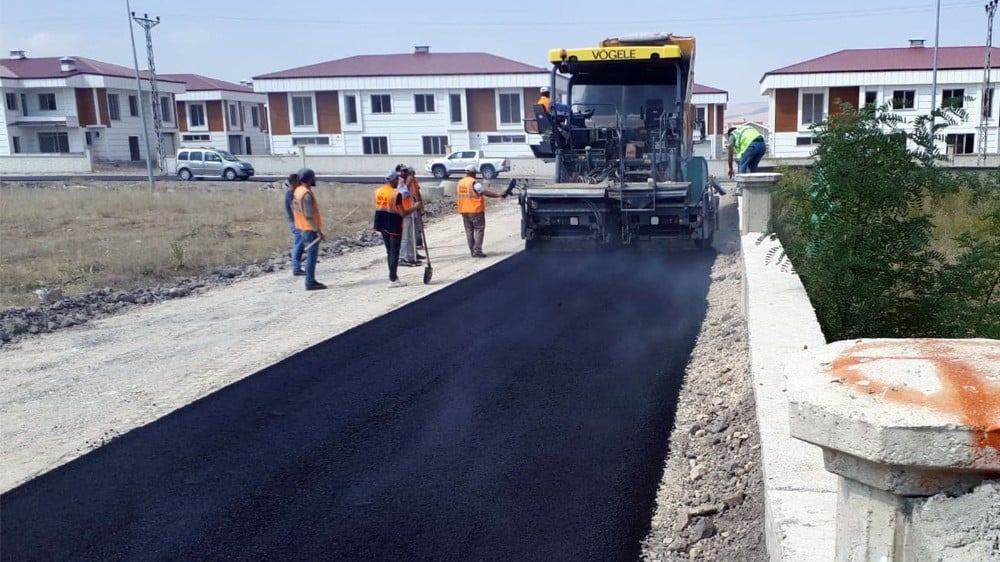 Aziziye’de asfalt kaplama çalışmaları son sürat devam ediyor 