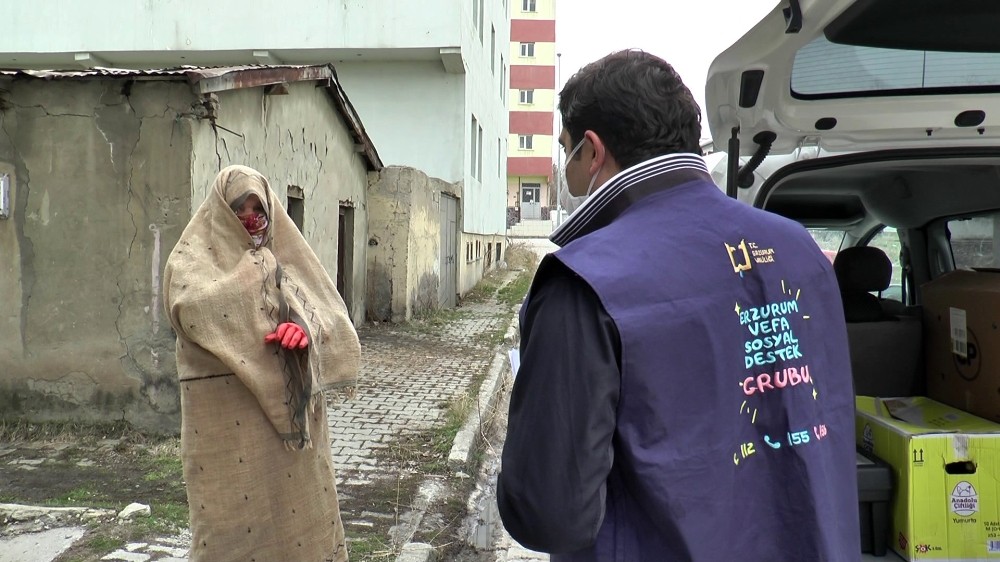 Aziziye’de dar gelirli ailelere gıda desteği 