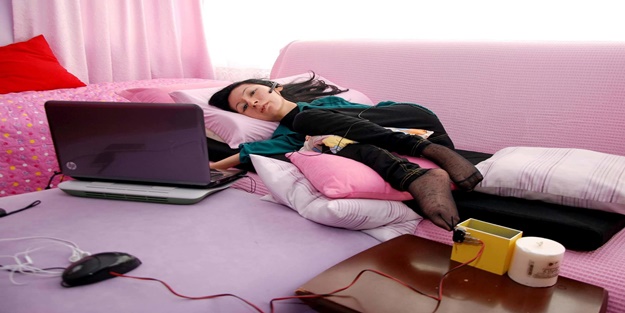 Azmin böylesi... Ayak parmakları ve gözleriyle 3 üniversite bitirdi