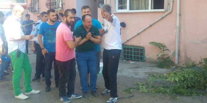 Bursa’da oyun oynarken evi yaktılar