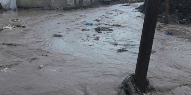 Çaldıran’ı sel aldı