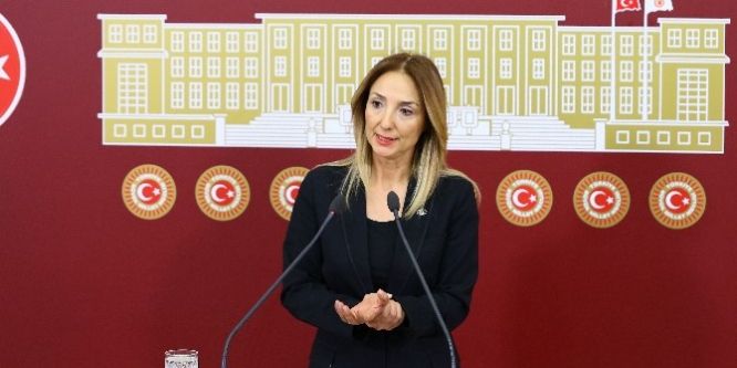 Aylin, kendini neden kelepçelediğini anlattı