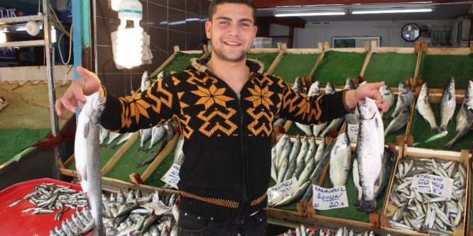 Sıcak hava balık fiyatlarını düşürmedi