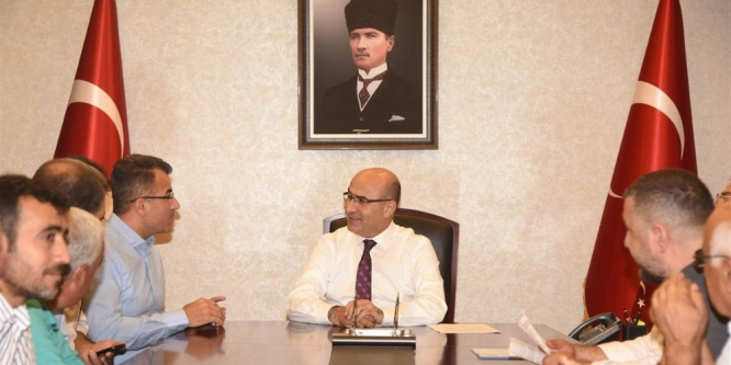 Güzelyalı Mahallesi sakinleri Vali Mahmut Demirtaş’ın makamında