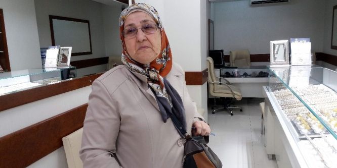Yaşlı kadını dolandırılmaktan kuyumcu kurtardı