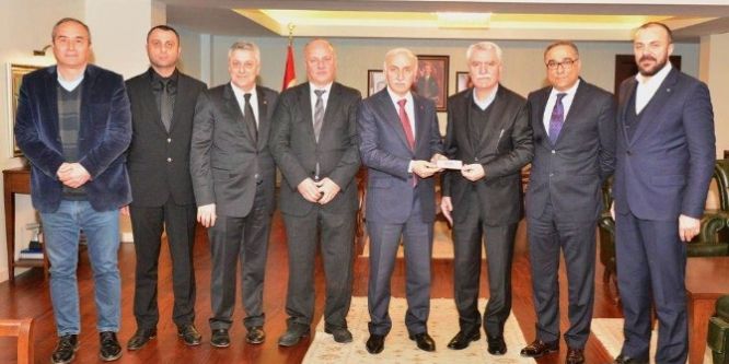 Samsunspor forması hediye ettiler