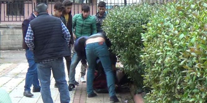 İki grup tekme tokat birbirine girdi