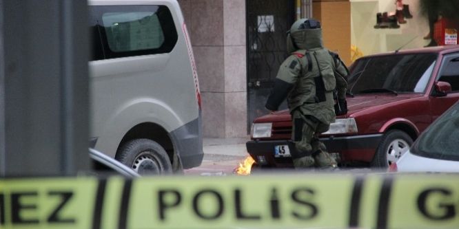 Şüpheli poşet fünyeyle patlatıldı