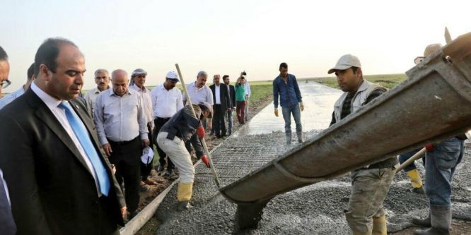 İlçelerde beton yol uygulaması hayata geçiriliyor