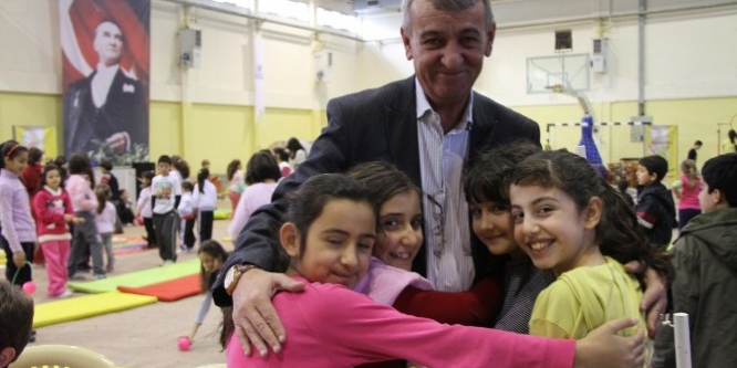 15 bin öğrenciye karne hediyeleri Gaziemir Belediyesinden verilecek