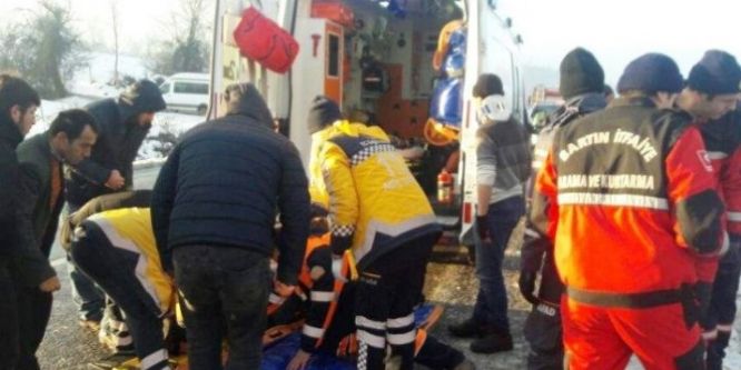 Bartın’da otomobil şarampole yuvarlandı: 3 yaralı