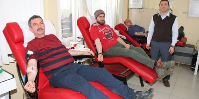 Yozgat’ta basın mensupları kan bağışında bulundu