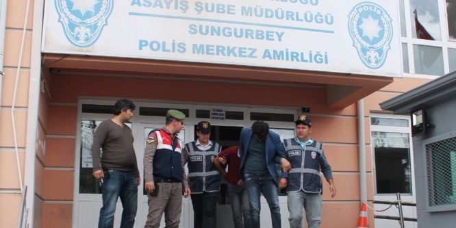 Telefon dolandırıcıları yol kontrolünde yakalandı