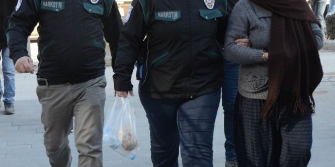 Uyuşturucu satıcısı kadın adliyeye sevk edildi