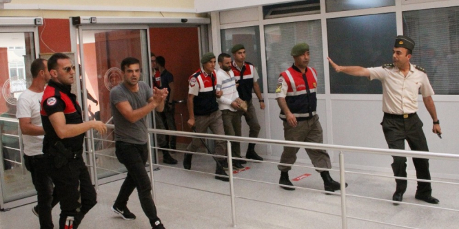 Halk otobüsündeki askeri darp eden 10 kişi adliyeye sevk edildi
