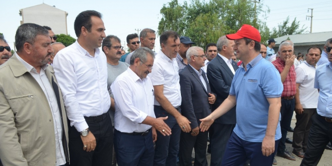 Iğdır’da 30 metrelik bayrak göndere çekildi