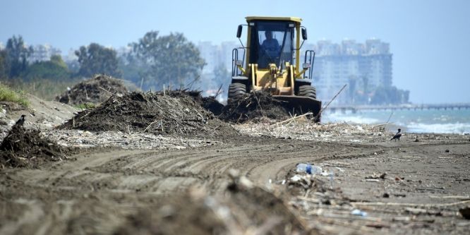 Mersin’de sahiller denize hazırlanıyor
