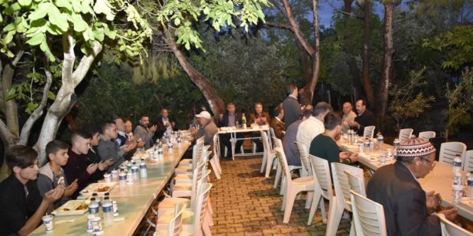 Başkan Çerçi ilk iftarını vatandaşlarla açtı