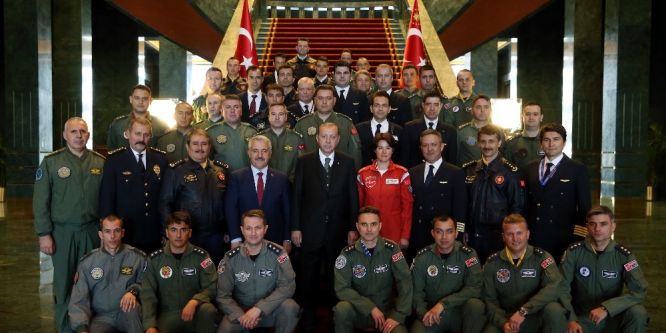 Cumhurbaşkanı Erdoğan pilotları kabul etti