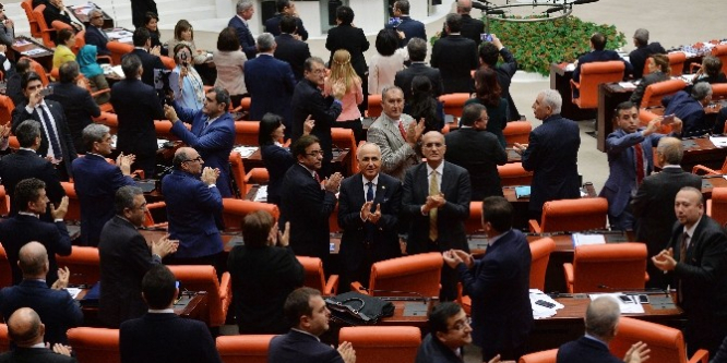 CHP’den anayasa değişiklik teklifi protestosu