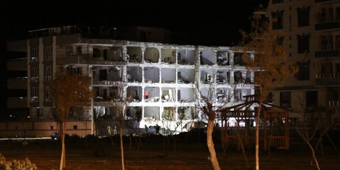 Patlama sonrası enkaz kaldırma çalışmaları başlatıldı