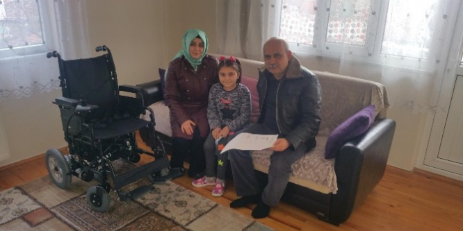 Manisa'da Engelli minik Sena teşekkürünü resimle anlattı