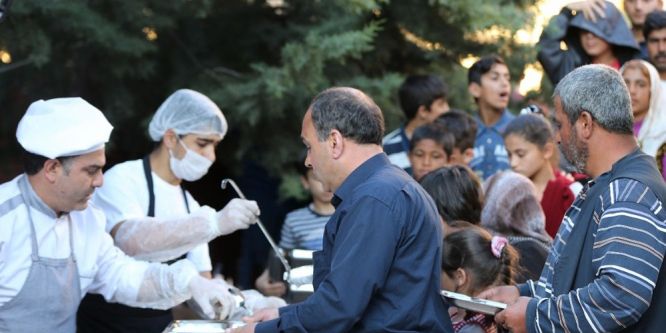 Fatma Şahin ilk iftarını çadırda açtı