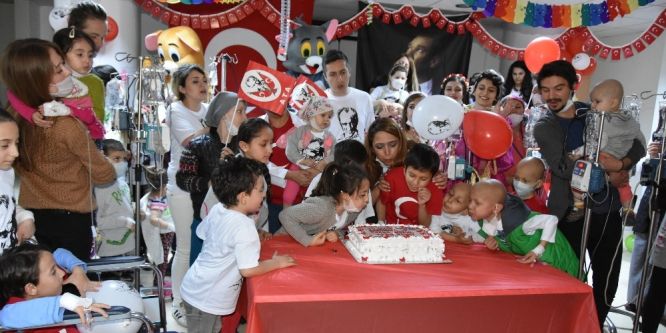 Lösemili minikler 23 Nisan’ı kutladı