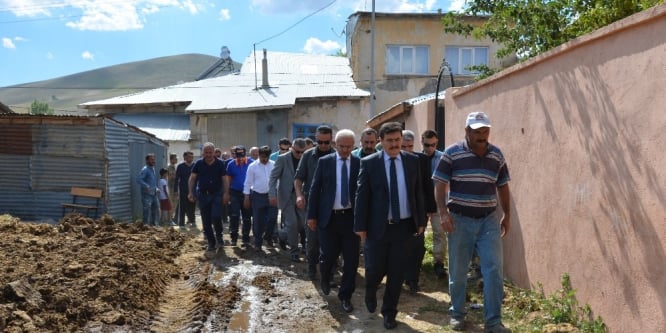 Erzincan’da otlardan çıkan yangın 9 evi kül etti