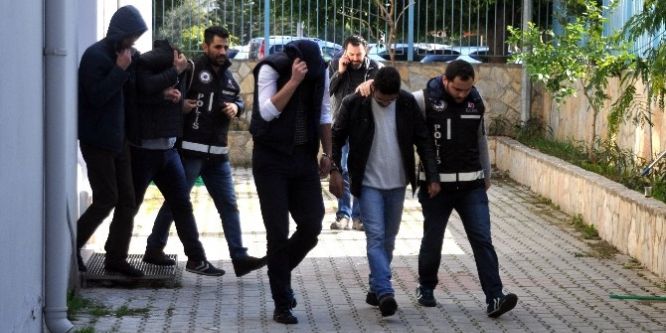 Sahte kimlikle kredi çekerken enselendiler