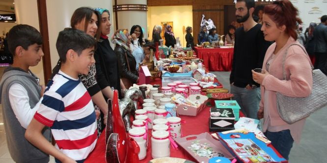 Koruma altındaki çocukların el emekleri sergilendi