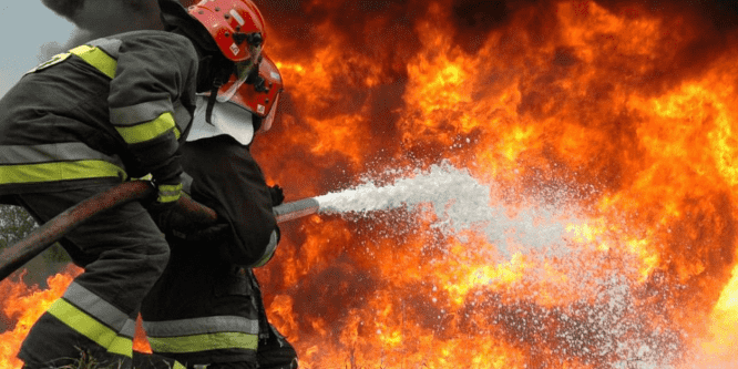 Mobilya mağazasında yangın paniği