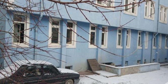 Hırsızlar vergi dairesini mesken tuttu